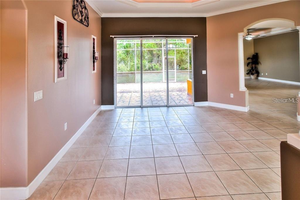 1424 S CRANBERRY BLVD