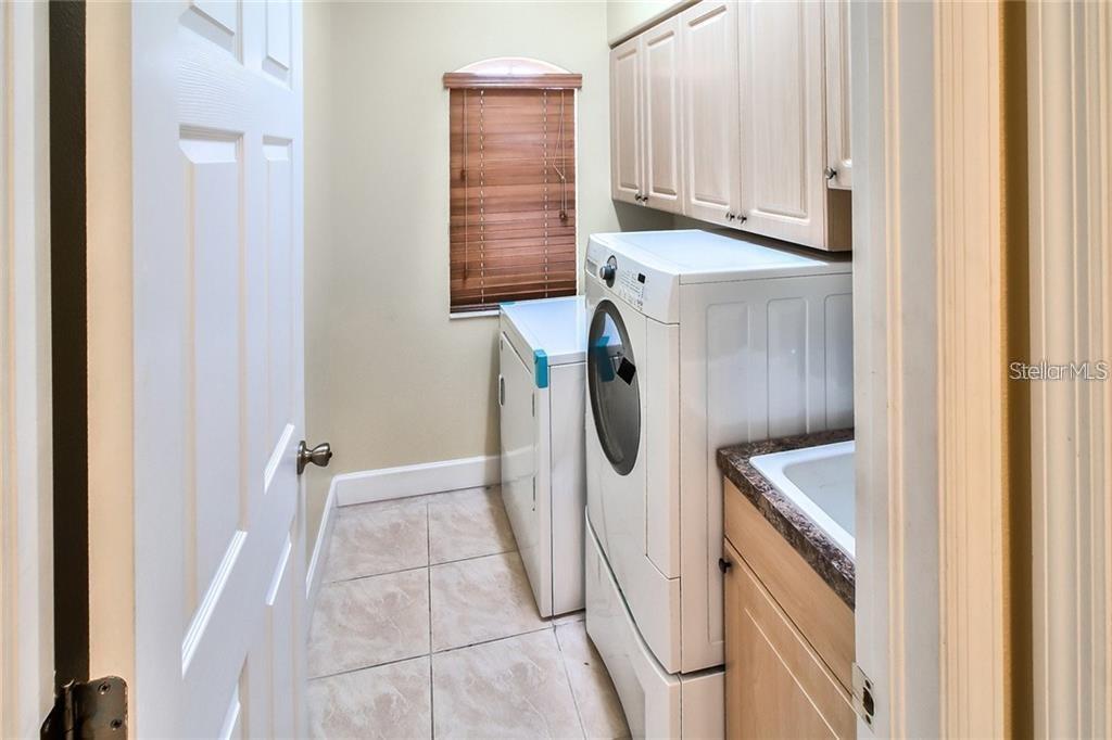 1424 S CRANBERRY BLVD