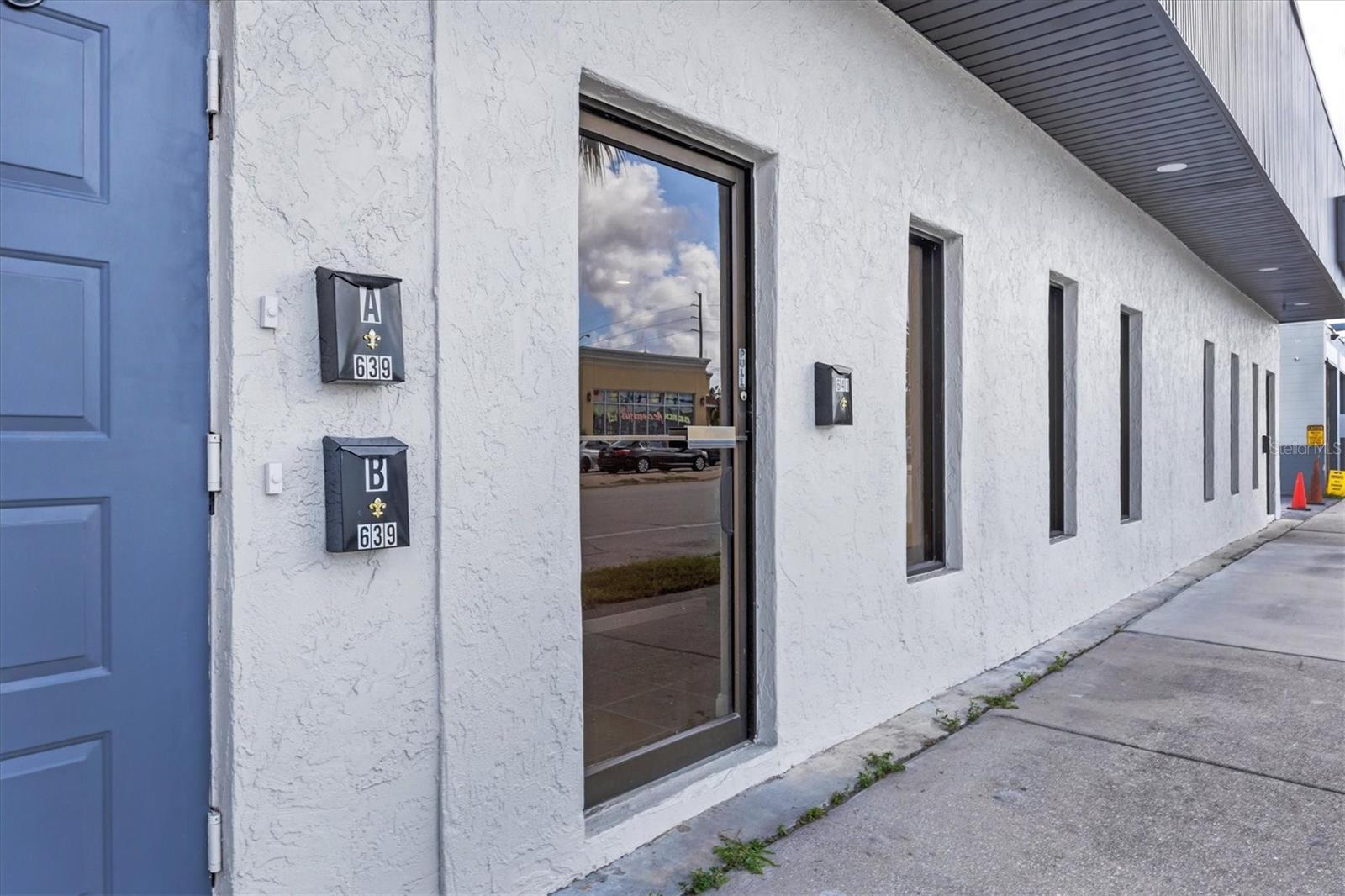 641 E VENICE AVE
