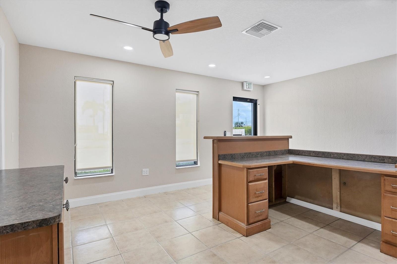 641 E VENICE AVE
