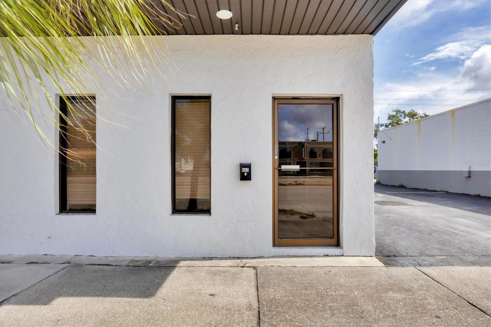 641 E VENICE AVE