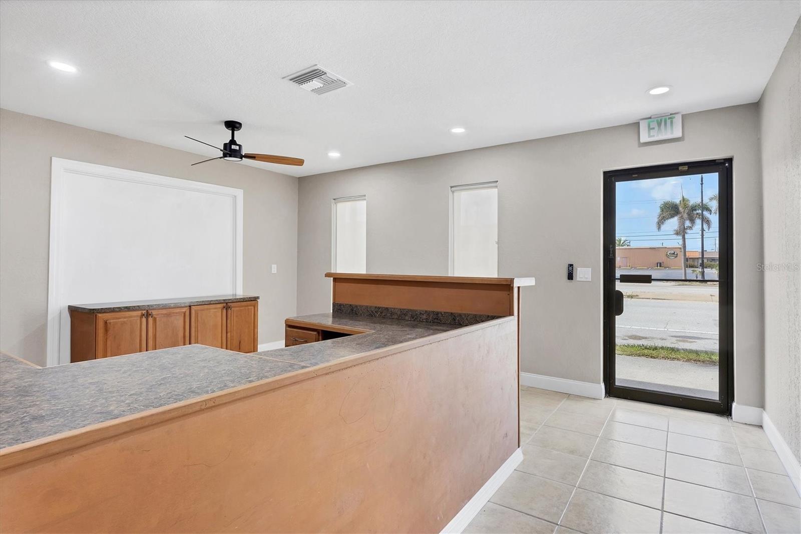 641 E VENICE AVE