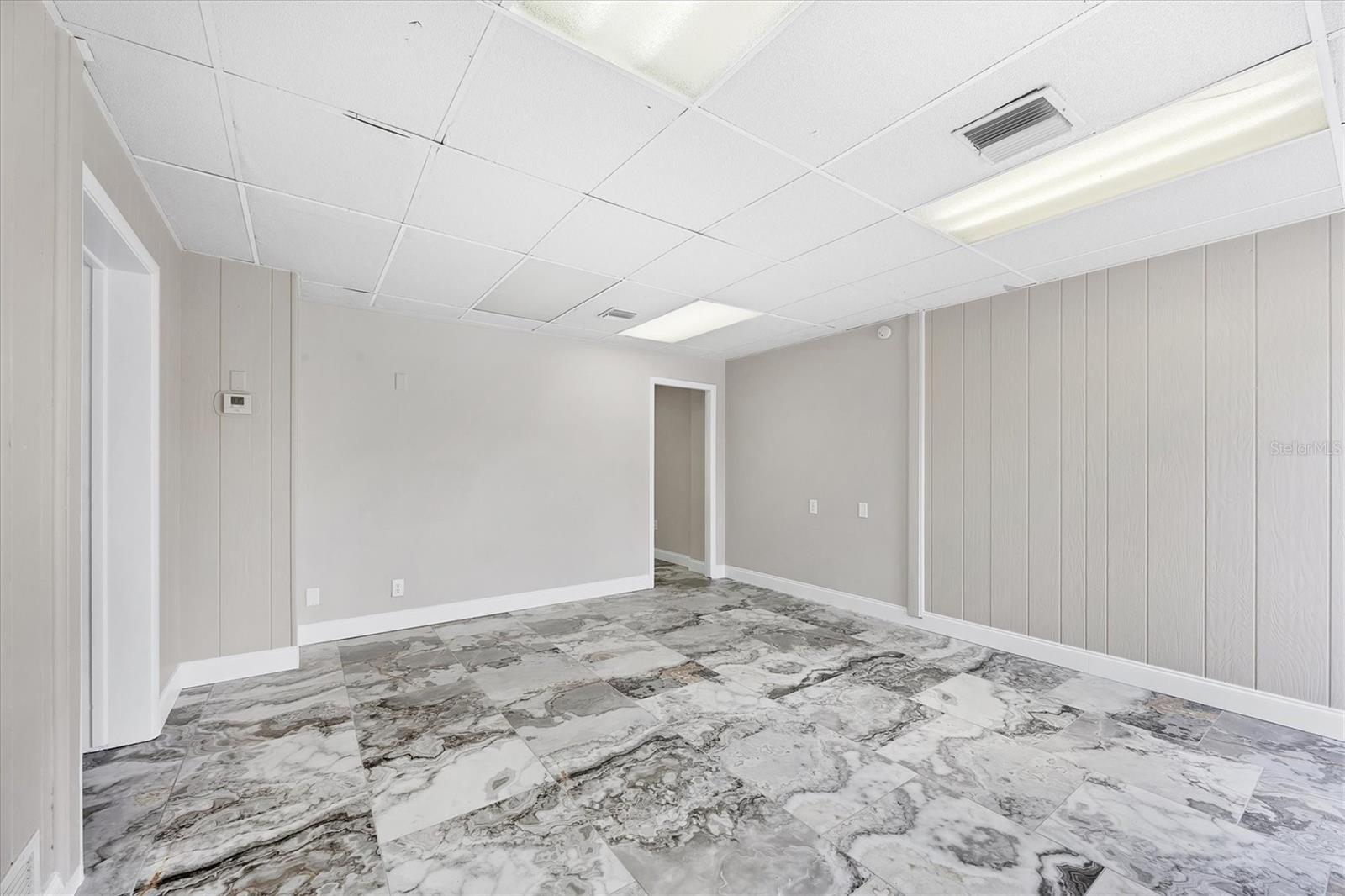 641 E VENICE AVE
