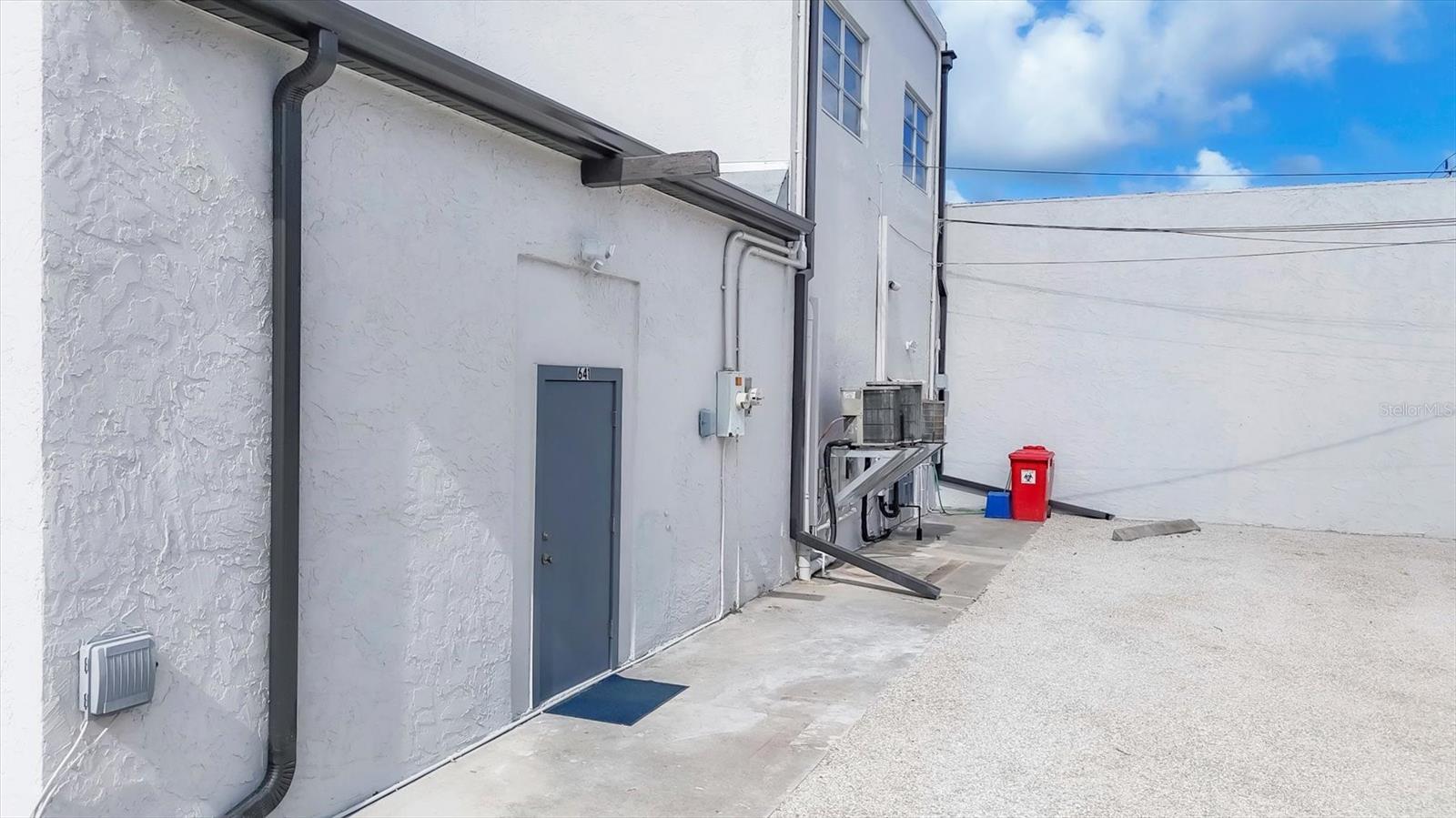 641 E VENICE AVE