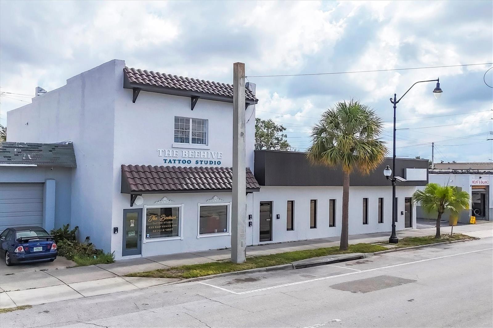 641 E VENICE AVE