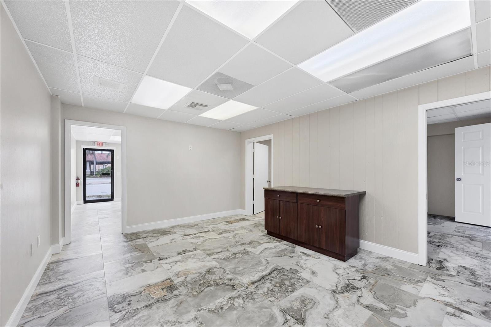 641 E VENICE AVE