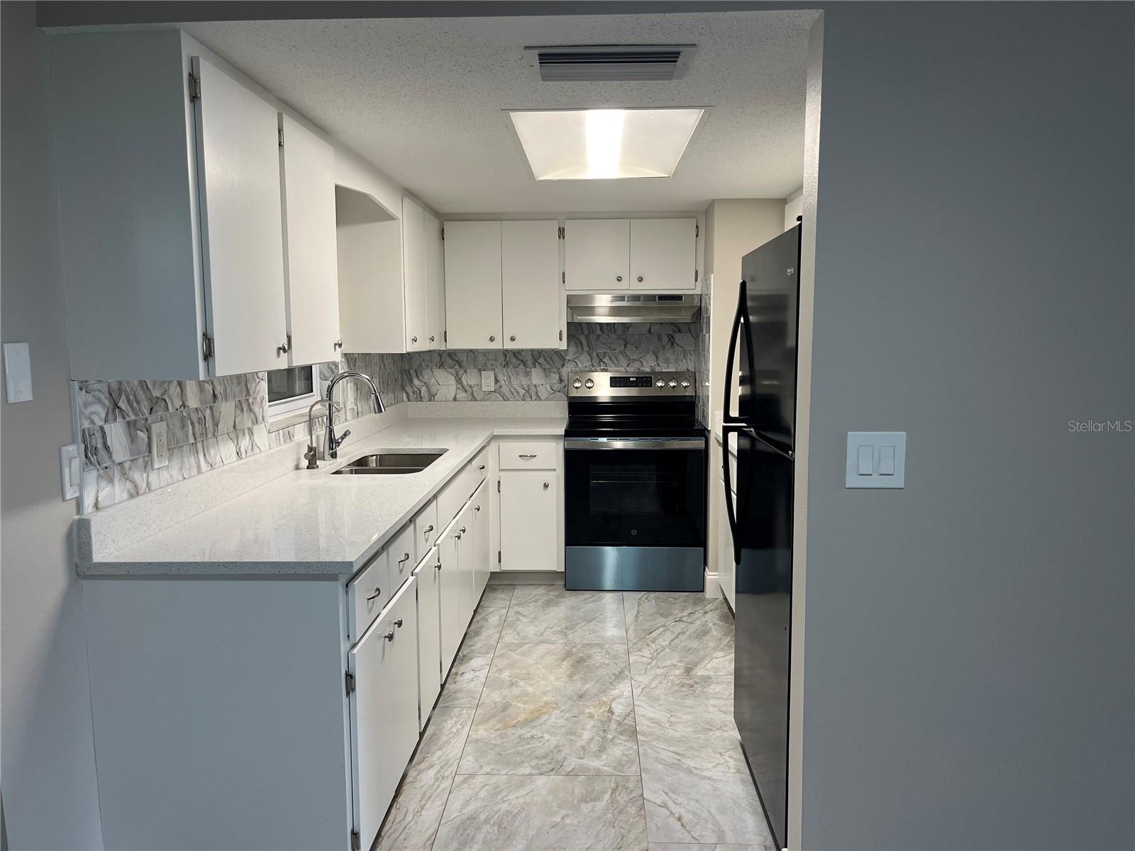 880 QUEEN RD