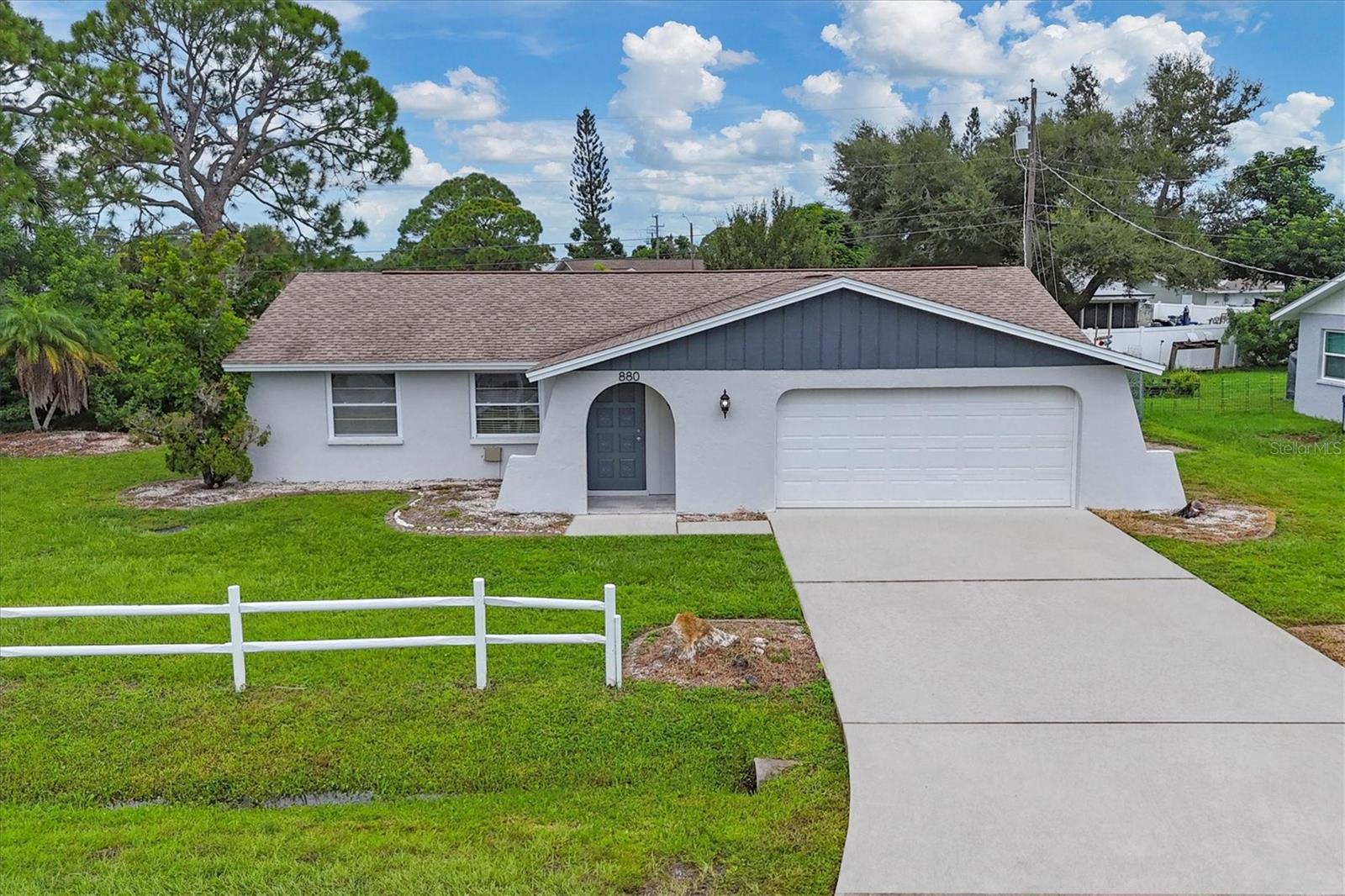 880 QUEEN RD