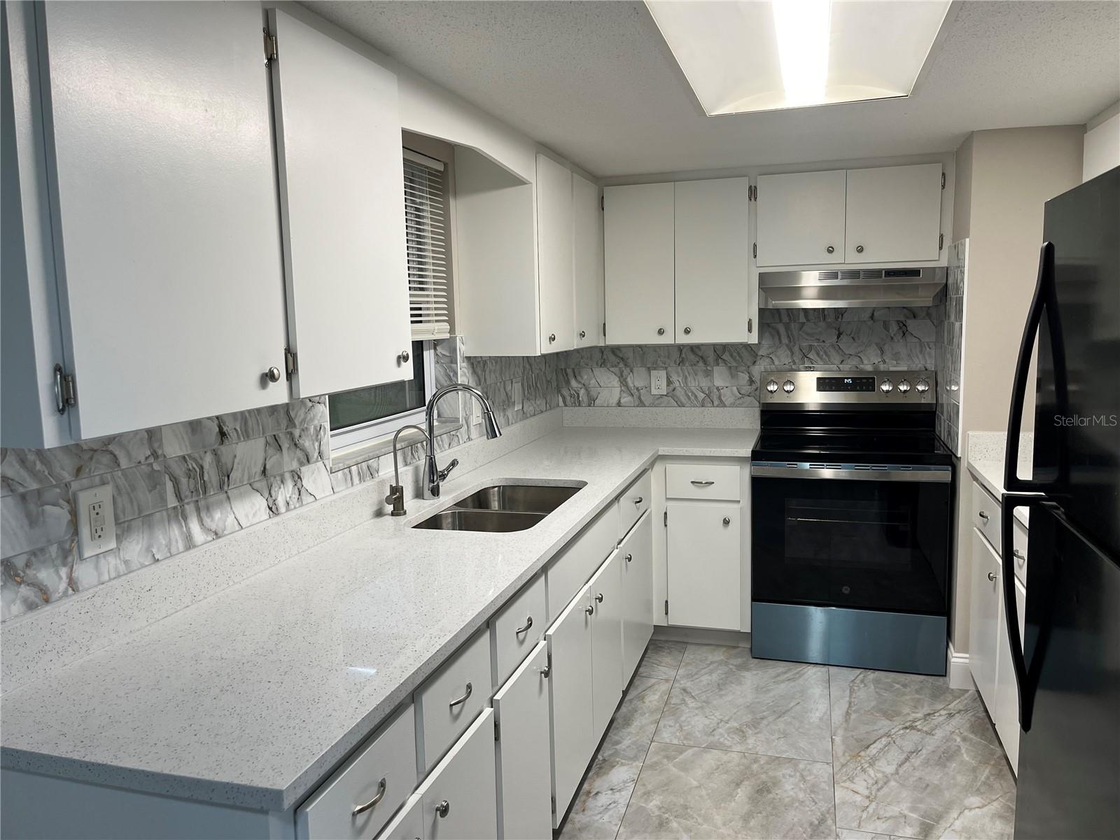 880 QUEEN RD