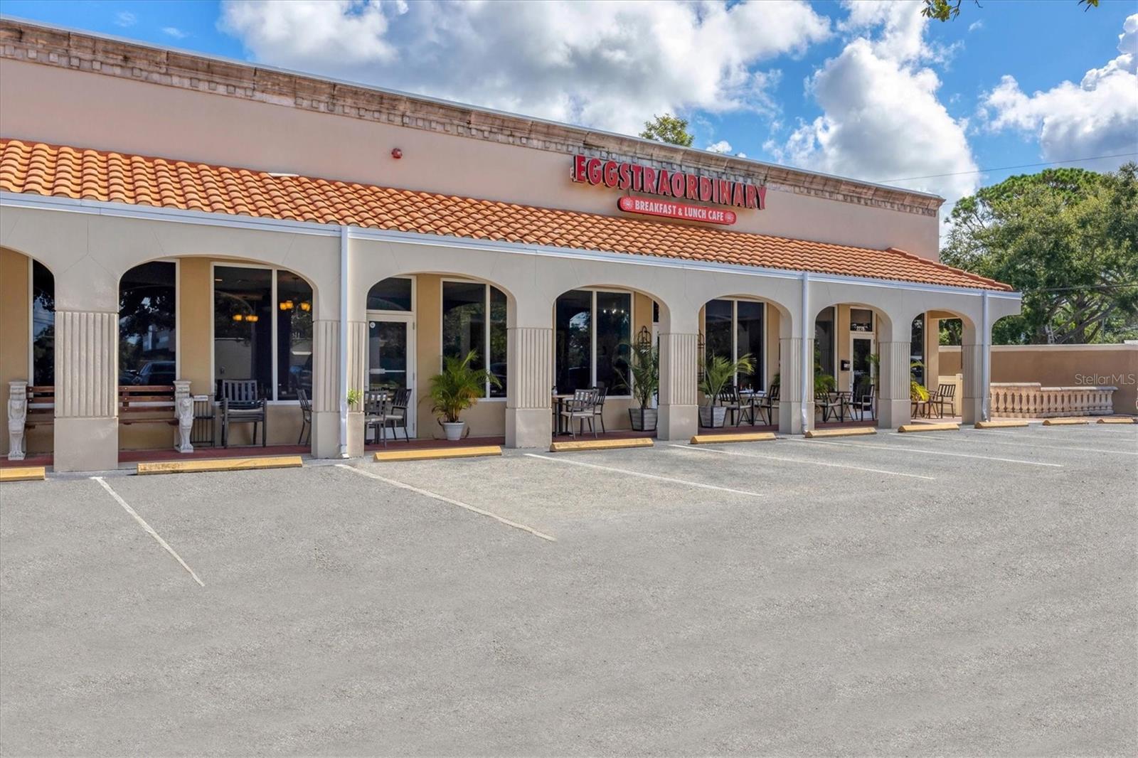 N TAMIAMI TRAIL