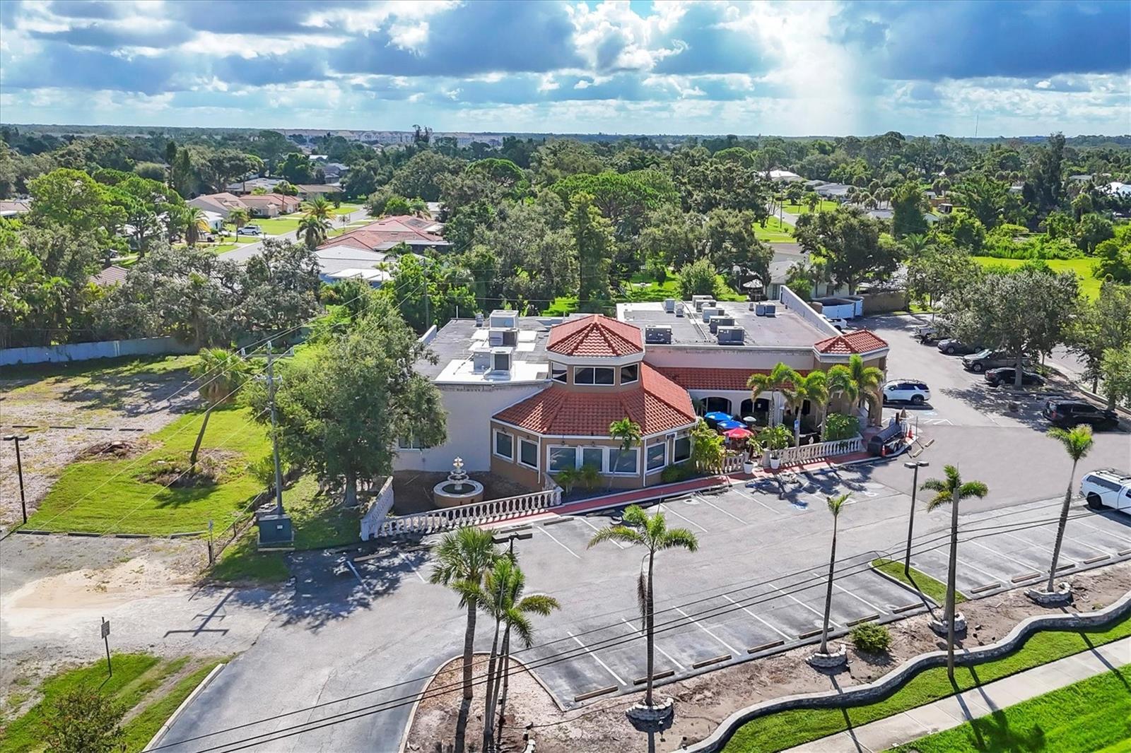 N TAMIAMI TRAIL