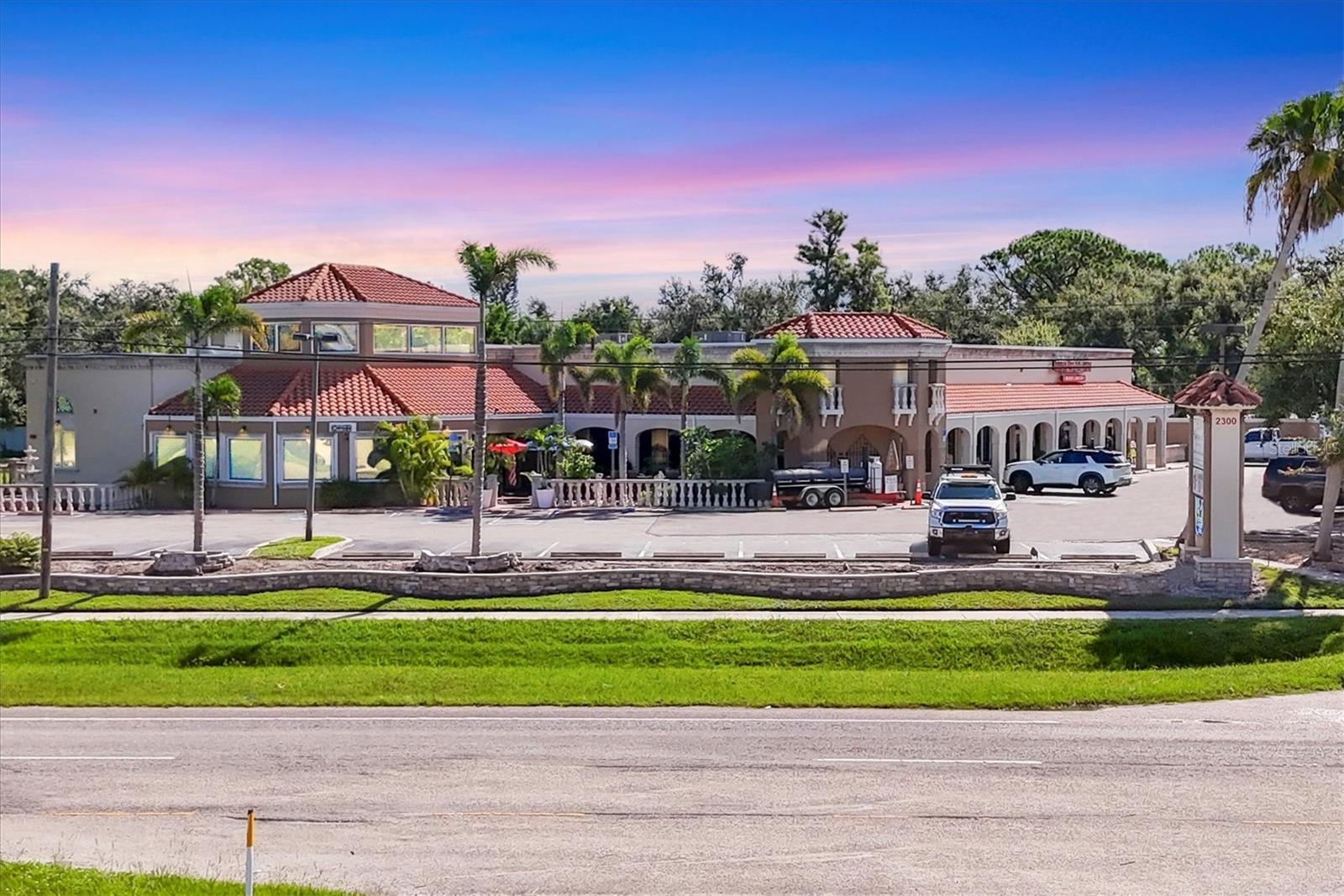 N TAMIAMI TRAIL