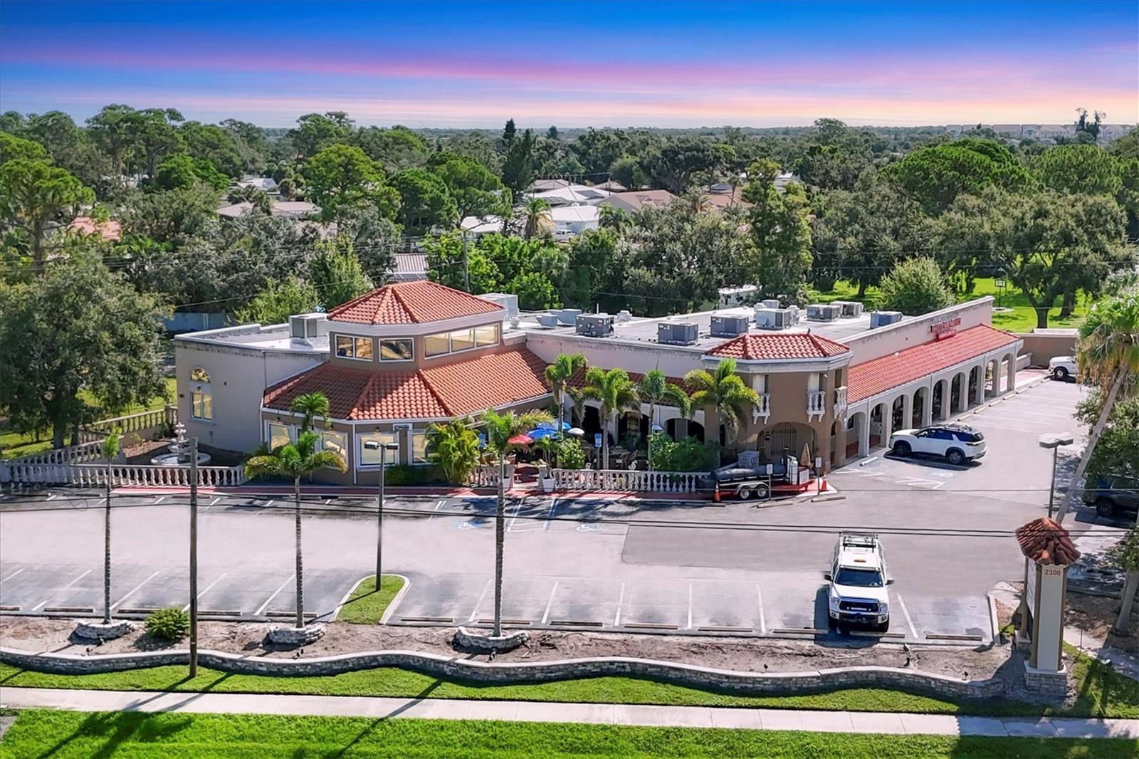 N TAMIAMI TRAIL