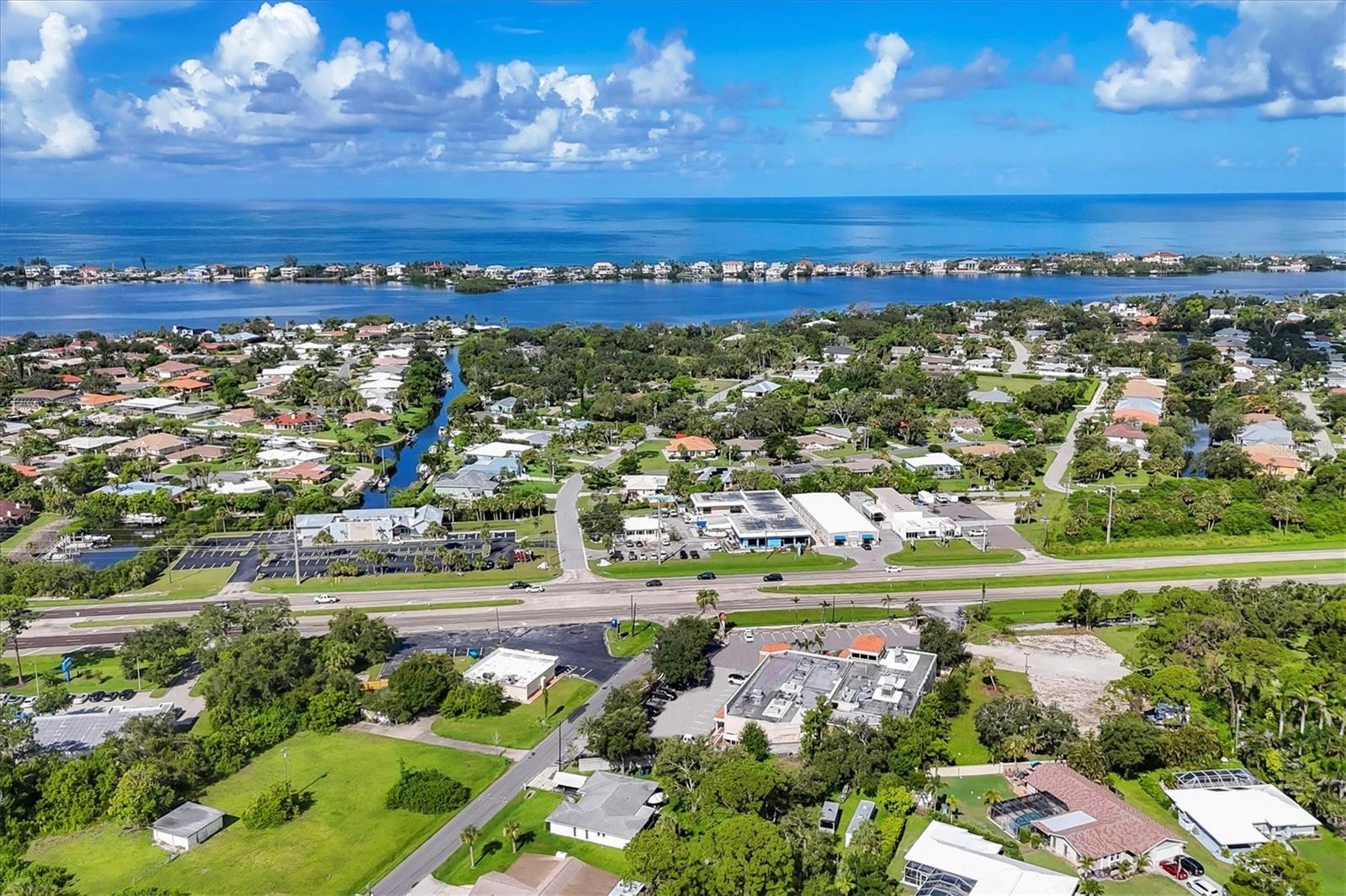 N TAMIAMI TRAIL