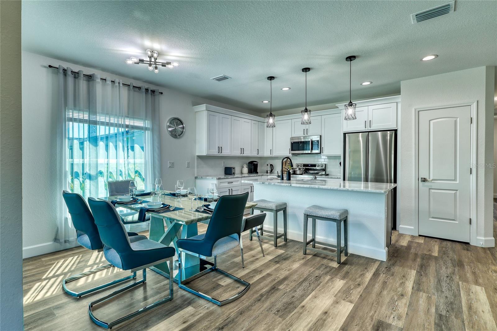 9458-9460 TACOMA AVE