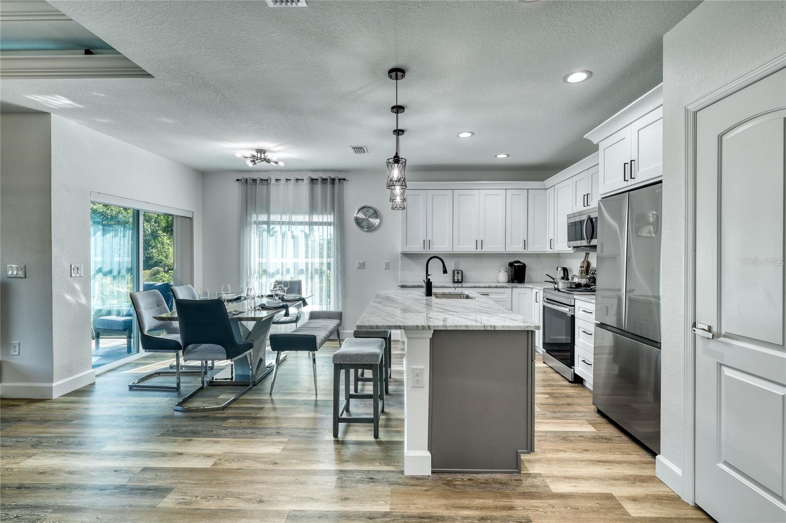 9458-9460 TACOMA AVE