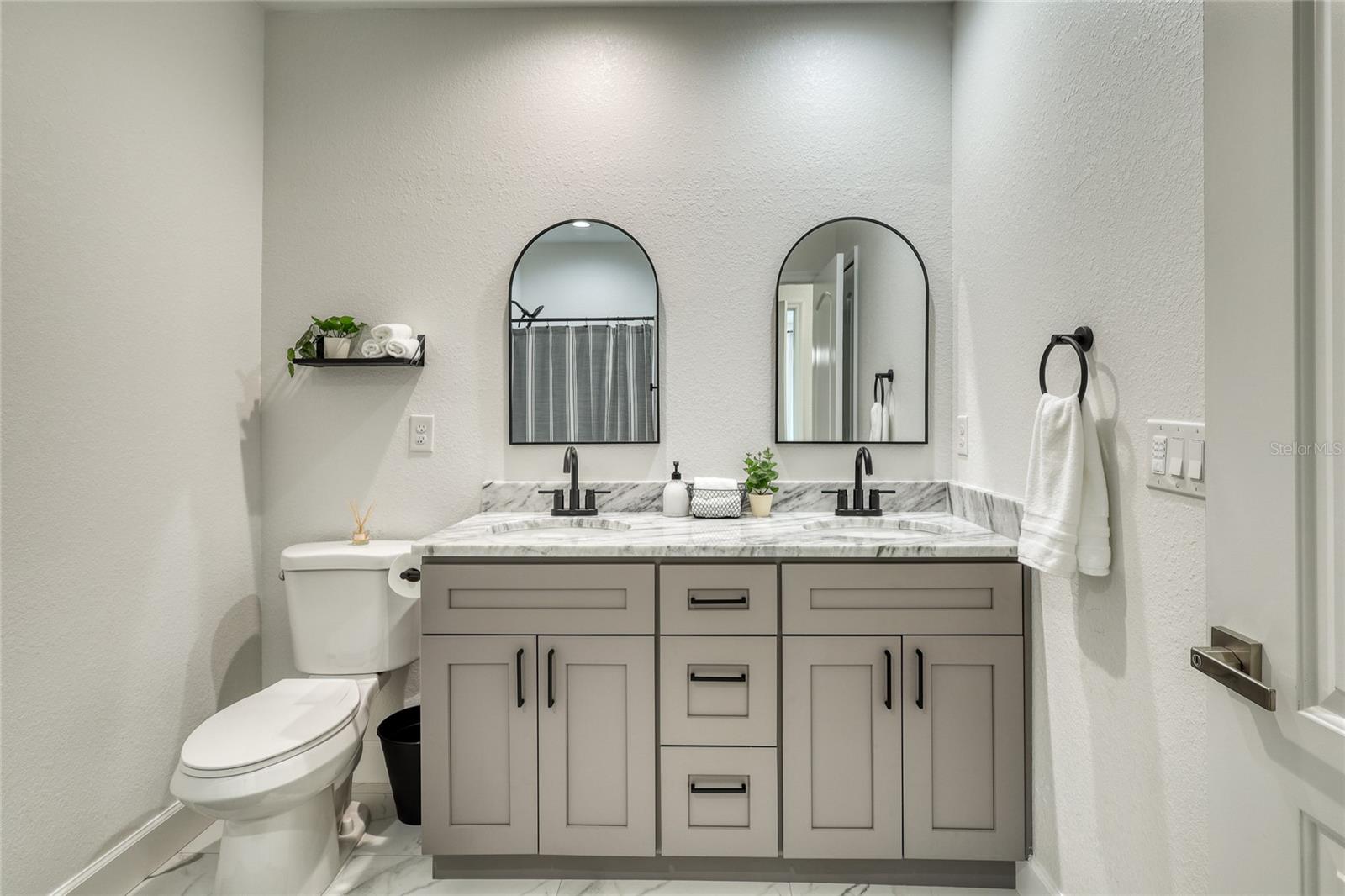 9458-9460 TACOMA AVE