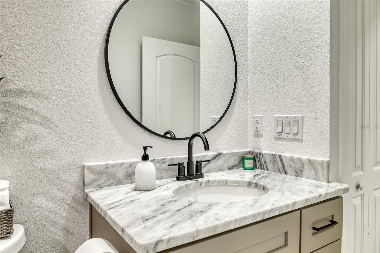 9458-9460 TACOMA AVE