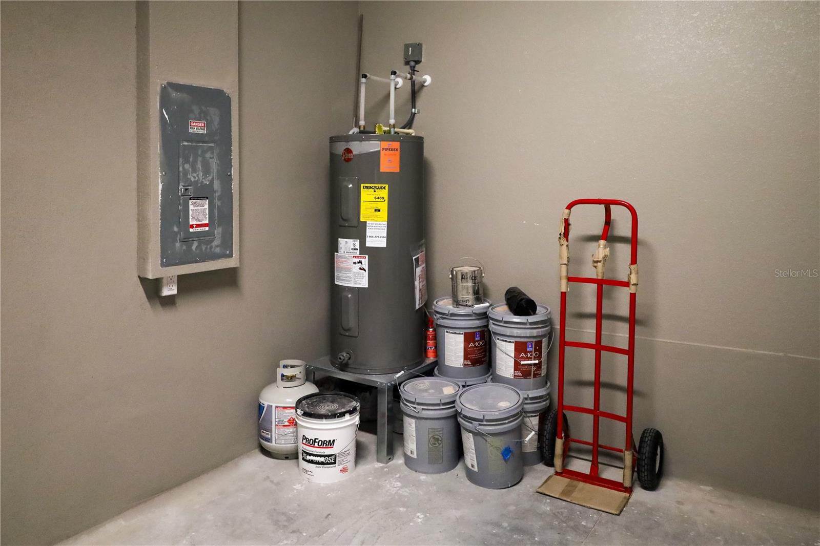 9458-9460 TACOMA AVE