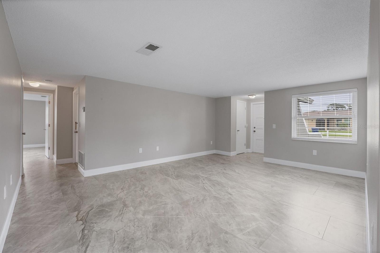 880 QUEEN RD
