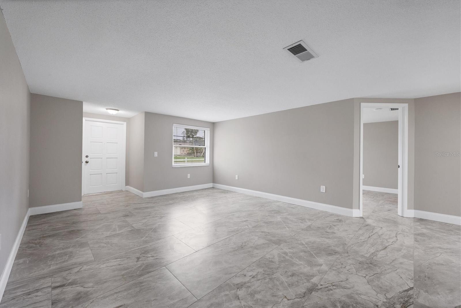 880 QUEEN RD