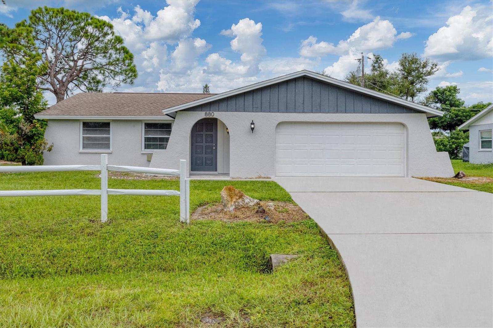 880 QUEEN RD