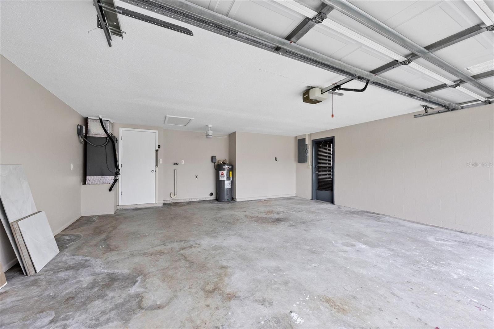 880 QUEEN RD