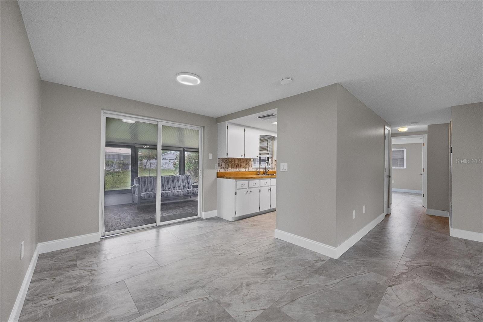 880 QUEEN RD
