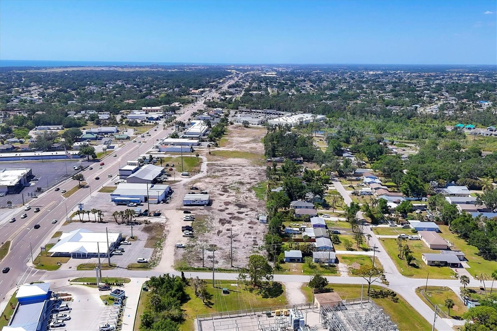 2211 S TAMIAMI TR S