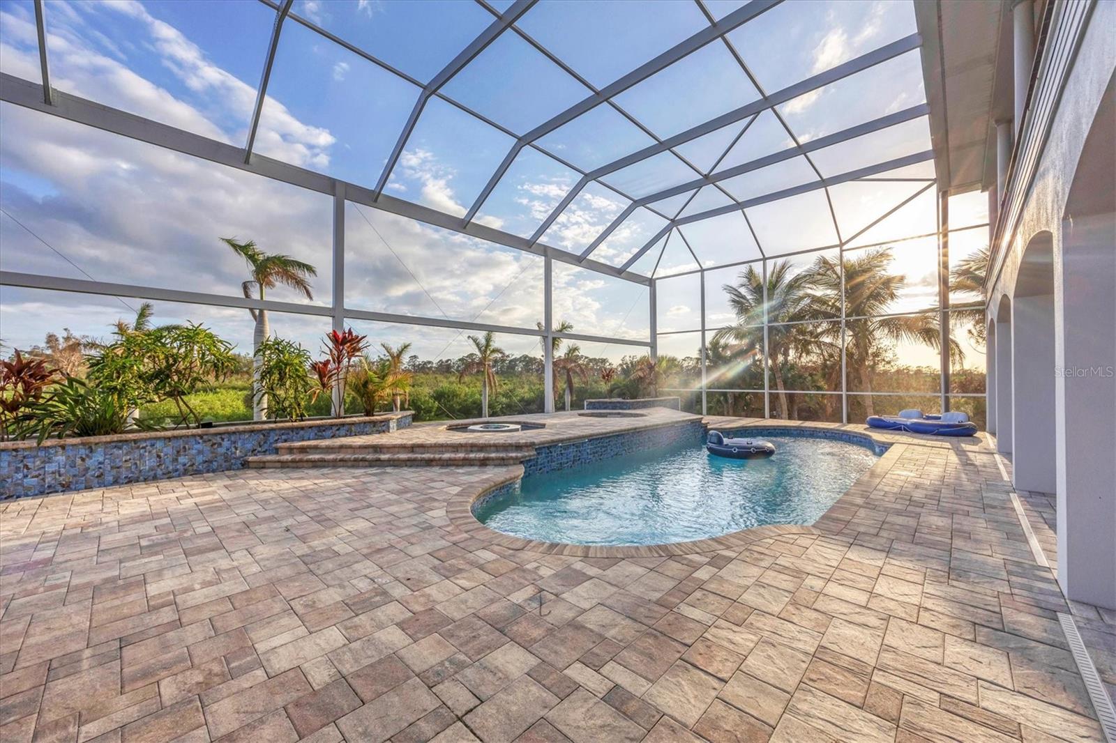 8057 WEYERS CT