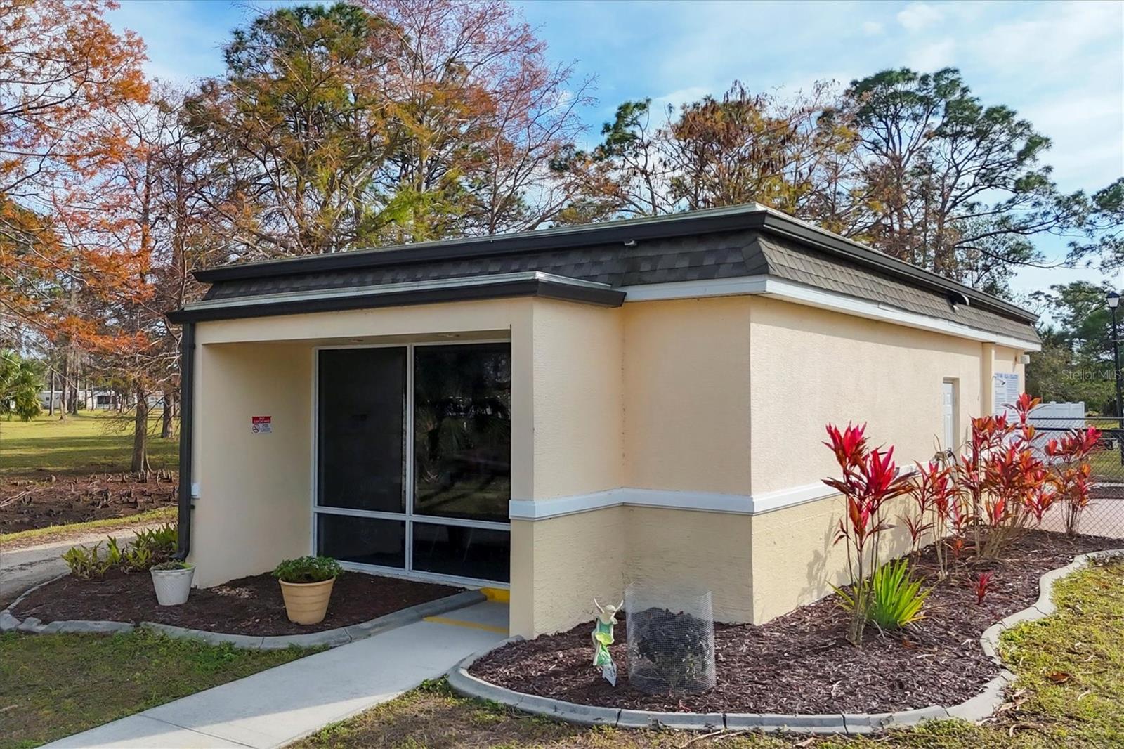 6401 FLORAL CT