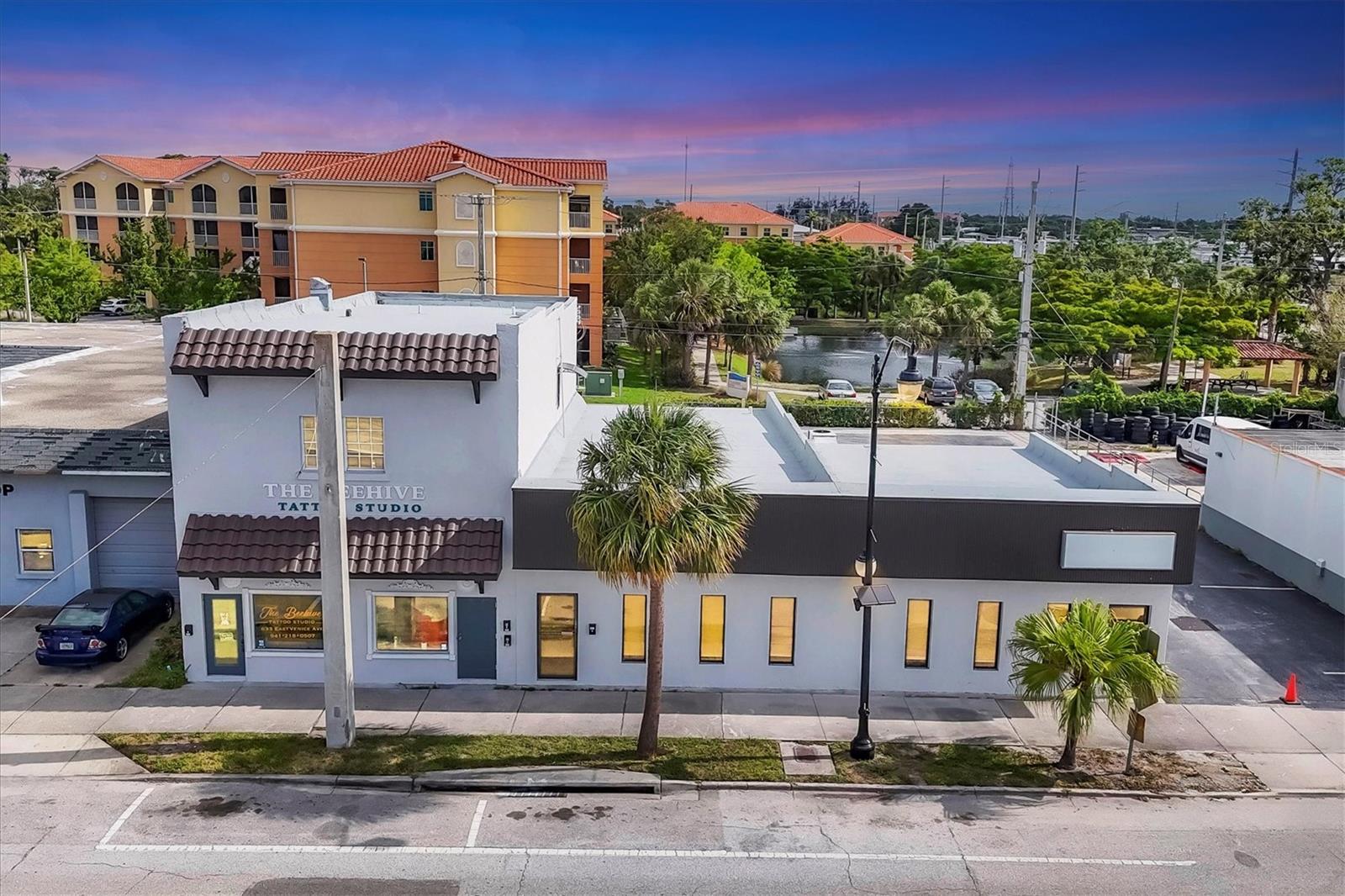 633-639(A&B)-641-645 E VENICE AVE