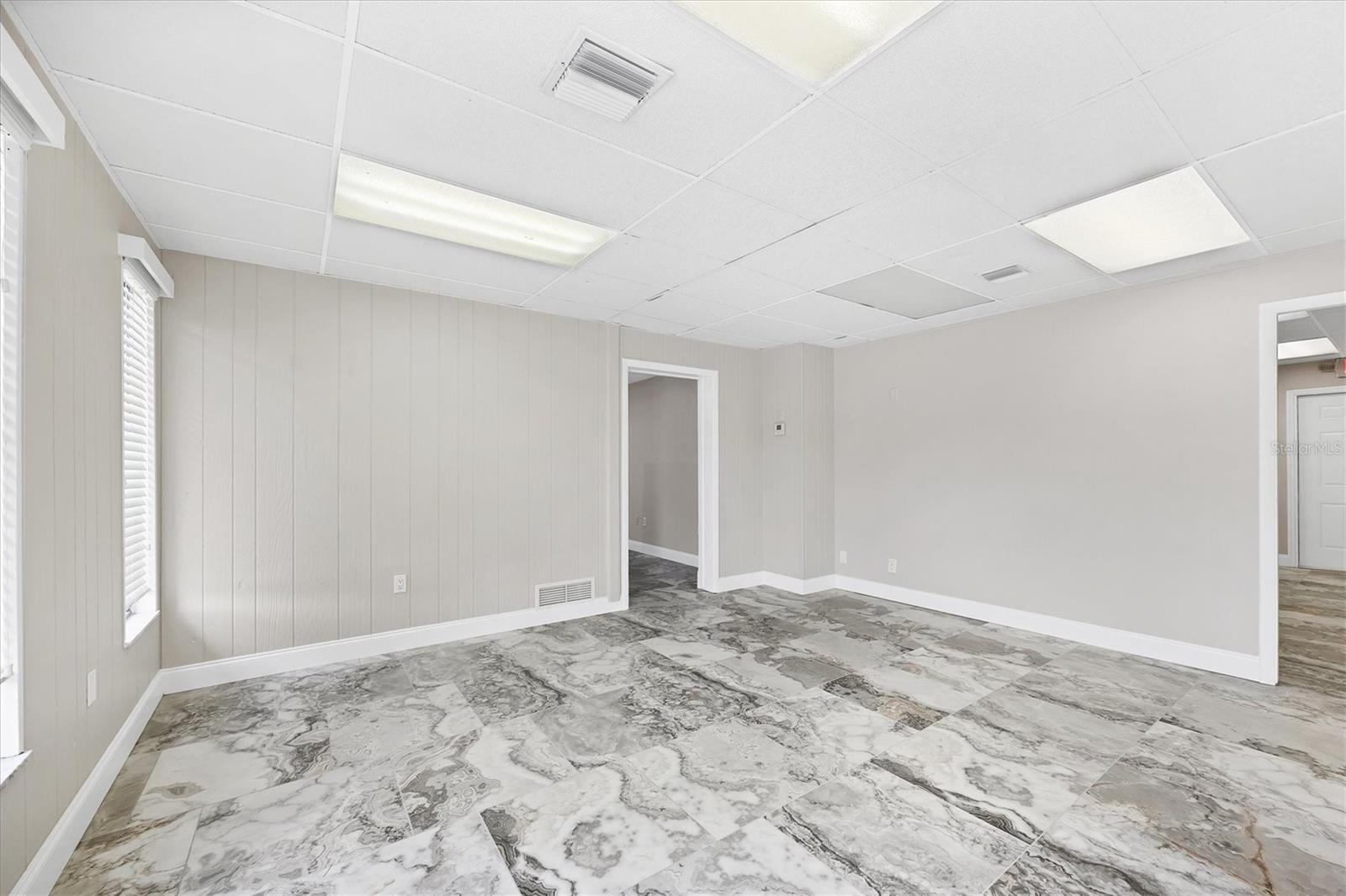 633-639(A&B)-641-645 E VENICE AVE