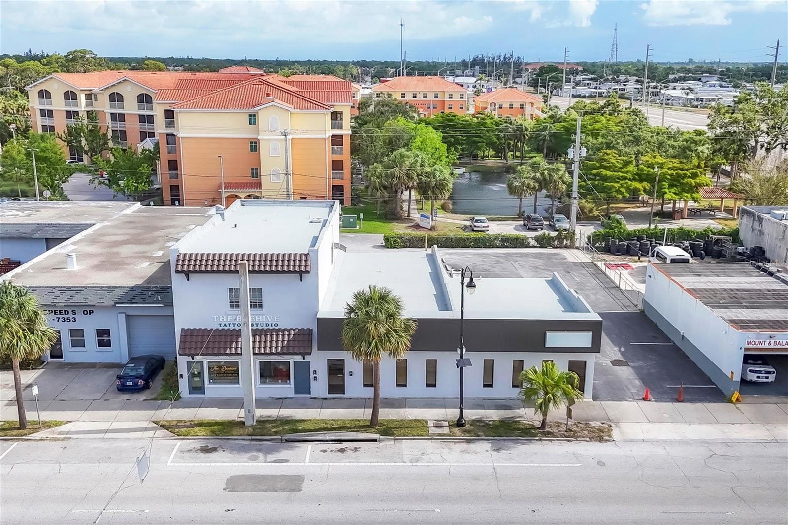 633-639(A&B)-641-645 E VENICE AVE