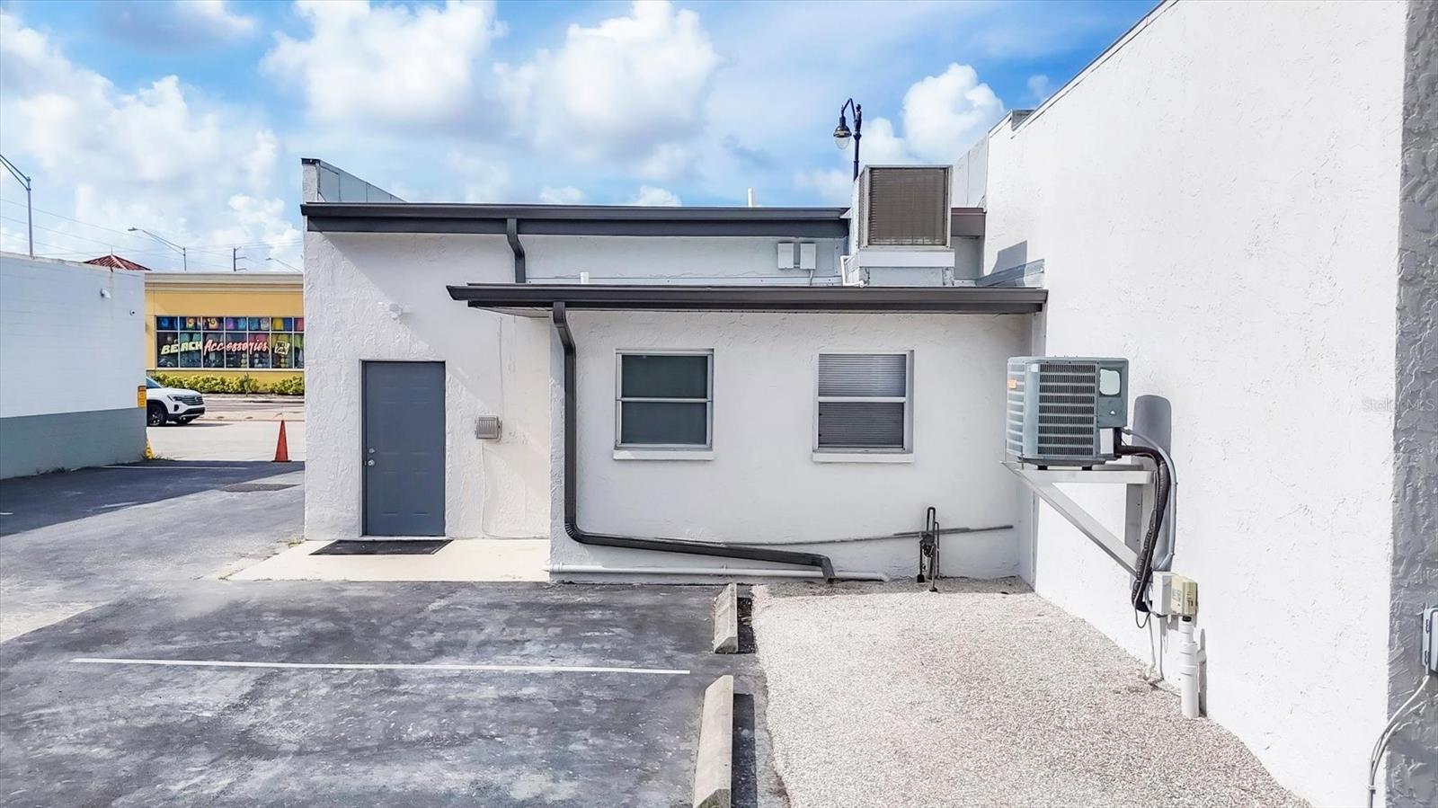 633-639(A&B)-641-645 E VENICE AVE