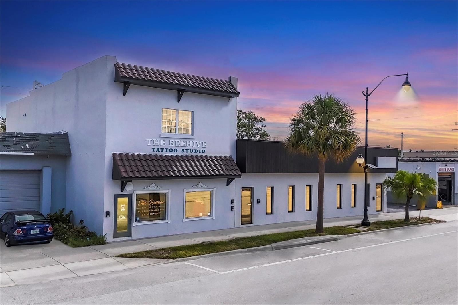 633-639(A&B)-641-645 E VENICE AVE