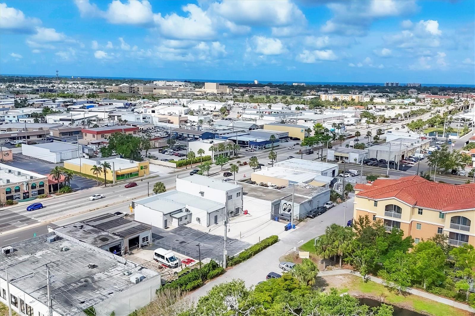 633-639(A&B)-641-645 E VENICE AVE