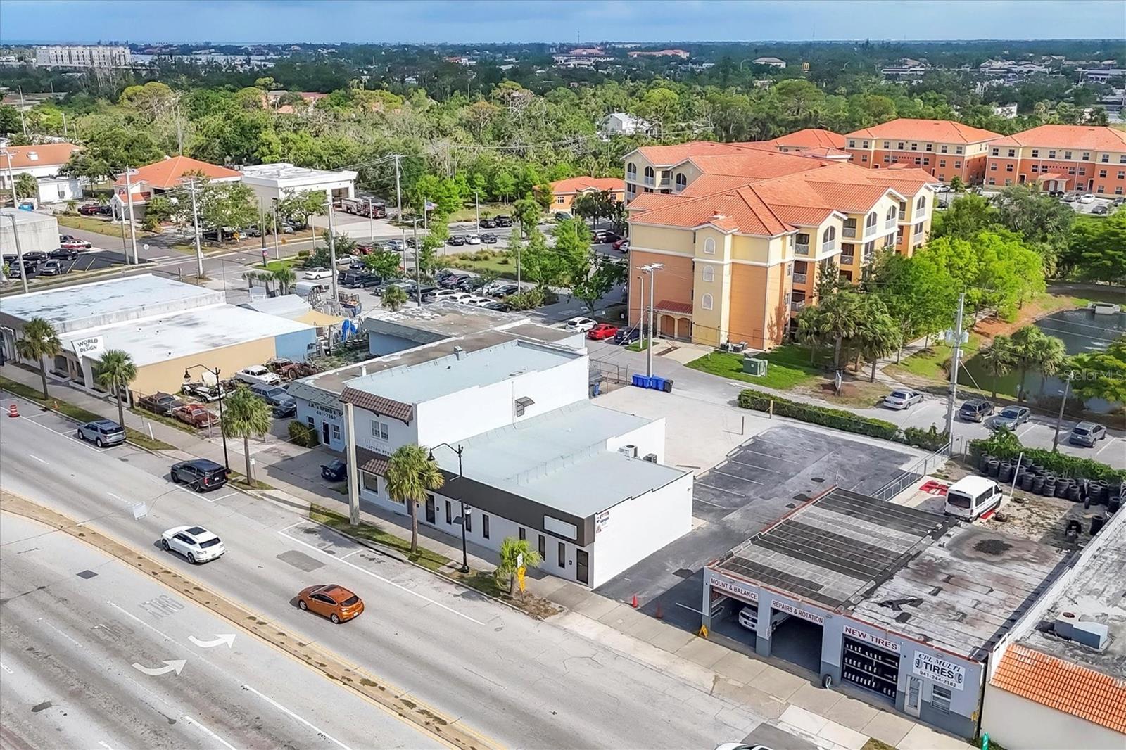 633-639(A&B)-641-645 E VENICE AVE