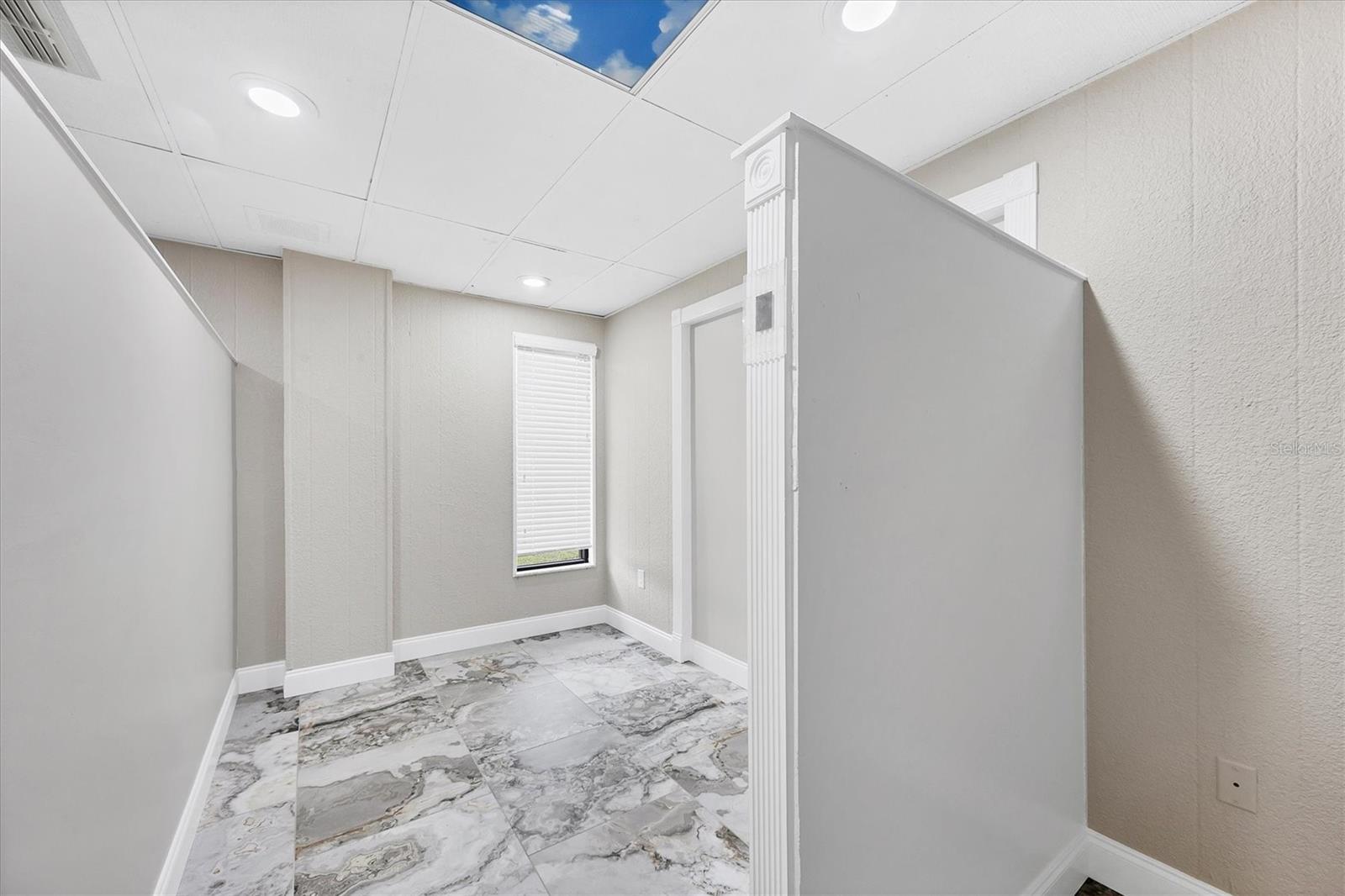 633-639(A&B)-641-645 E VENICE AVE