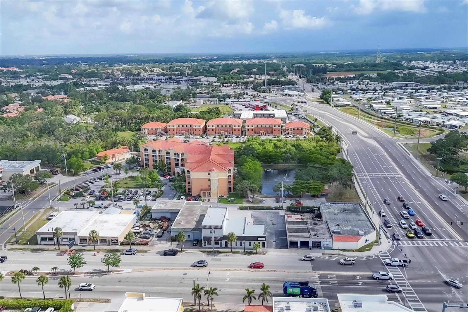 633-639(A&B)-641-645 E VENICE AVE