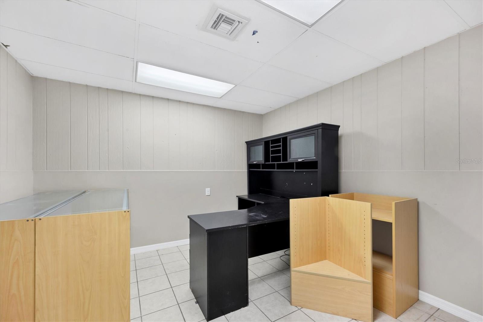 633-639(A&B)-641-645 E VENICE AVE