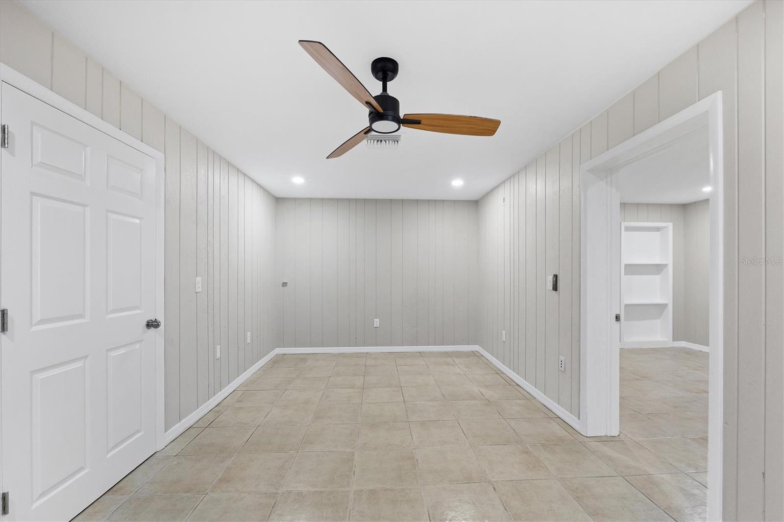 633-639(A&B)-641-645 E VENICE AVE