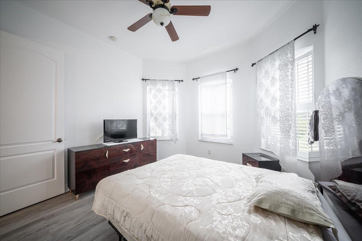 12108 HERNANDO RD