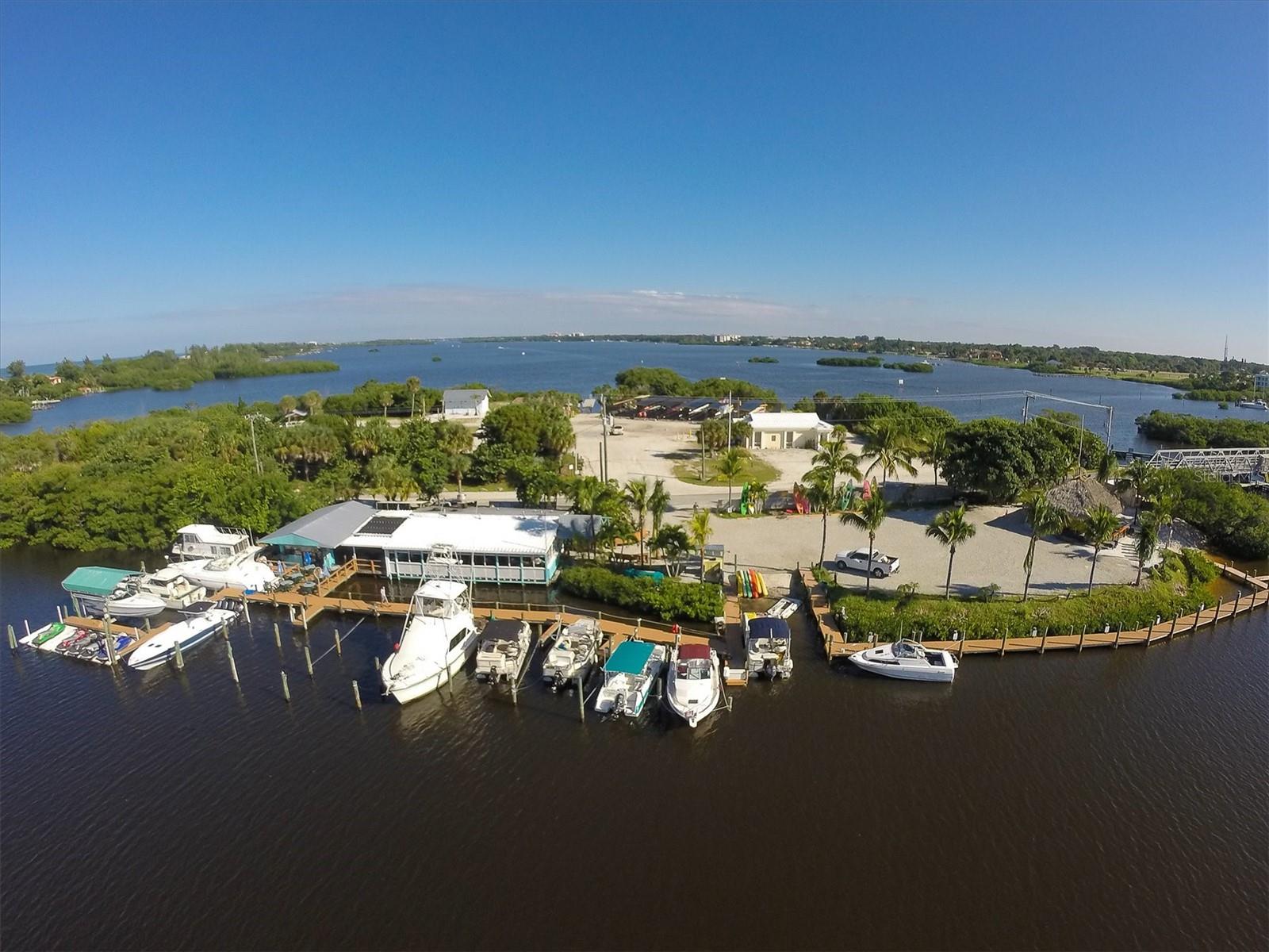 101 AVENIDA DE BAHIA