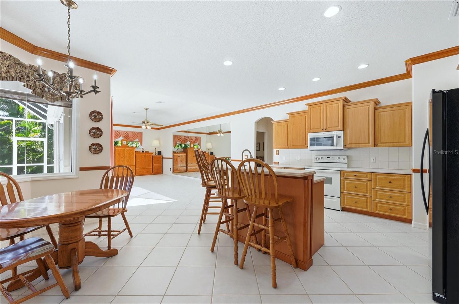 4844 THREE OAKS BLVD