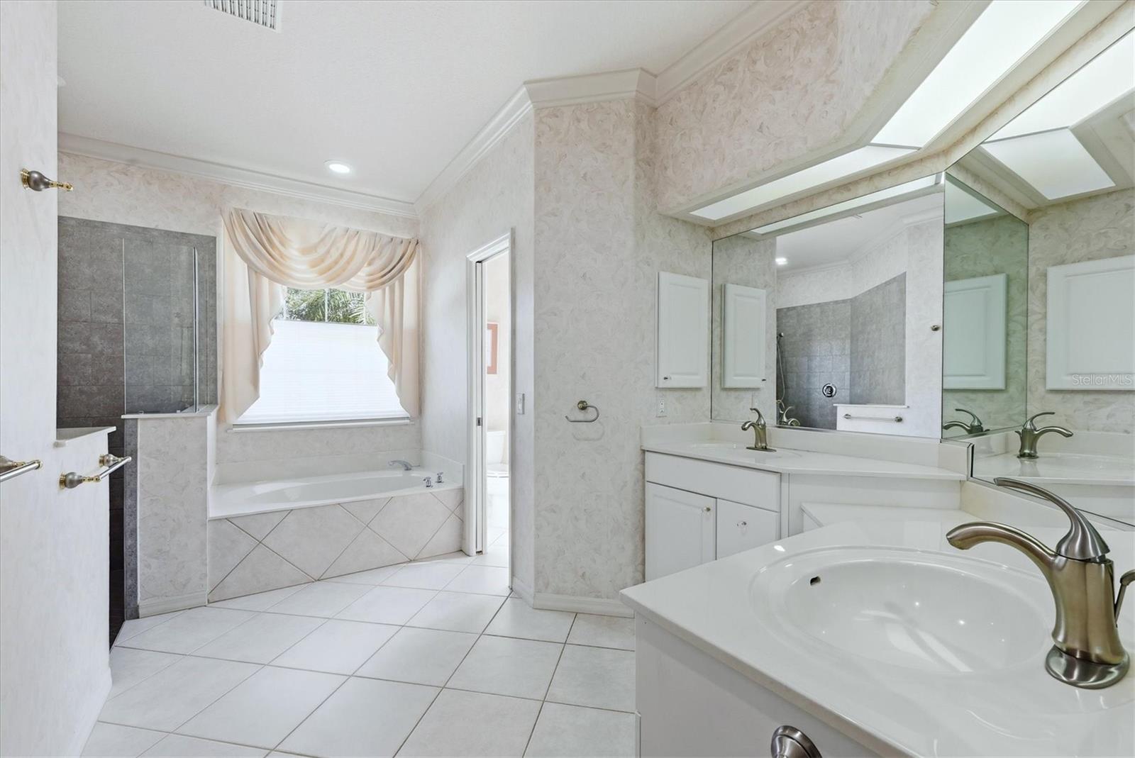 4844 THREE OAKS BLVD