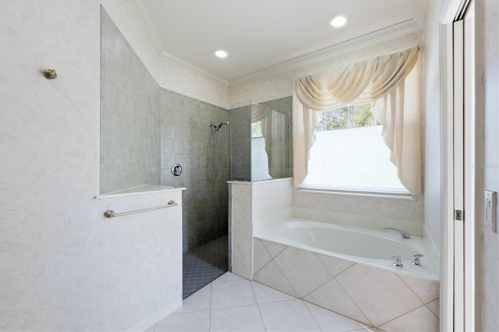 4844 THREE OAKS BLVD