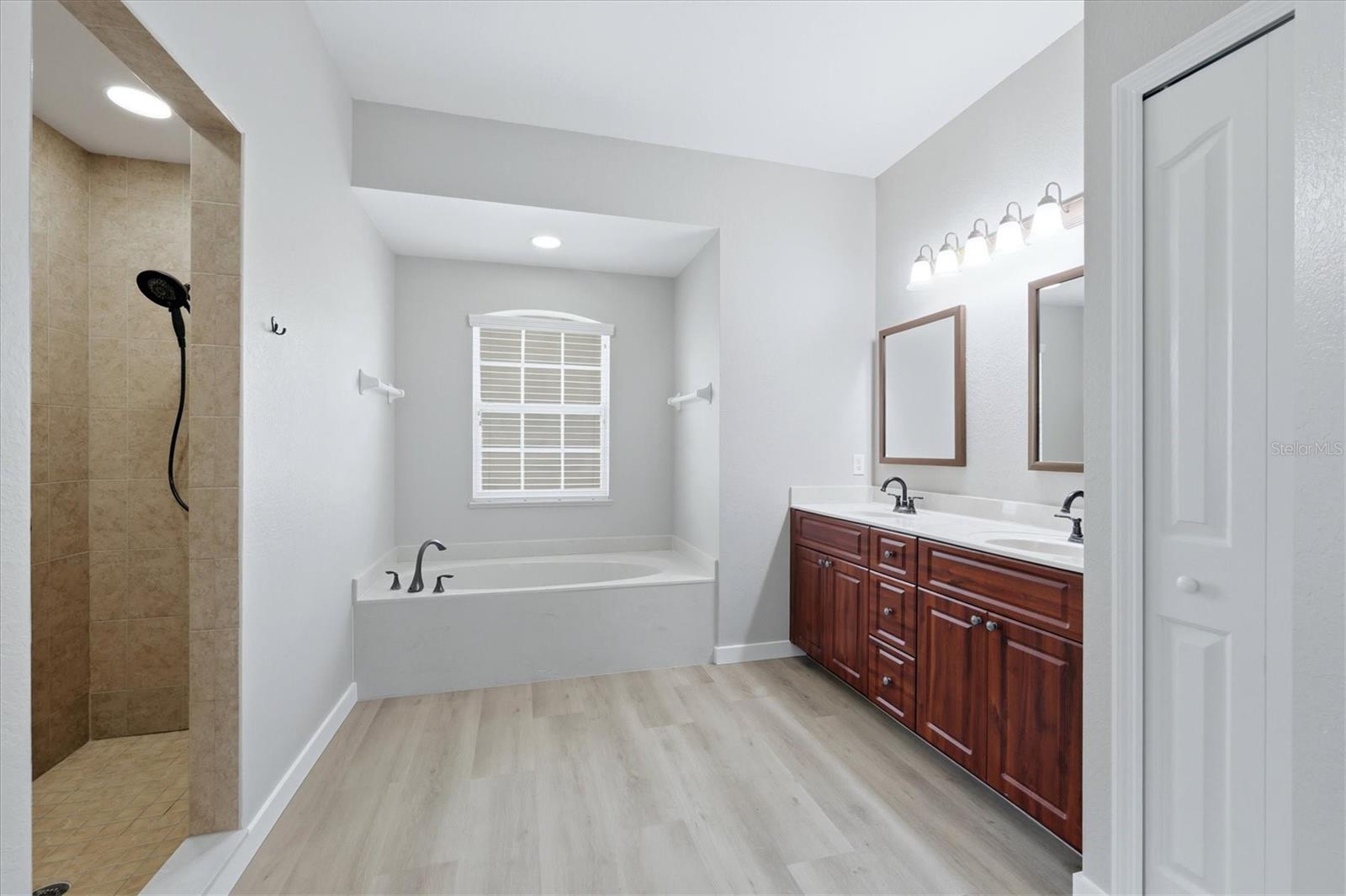 2339 HOMESTEAD CIR