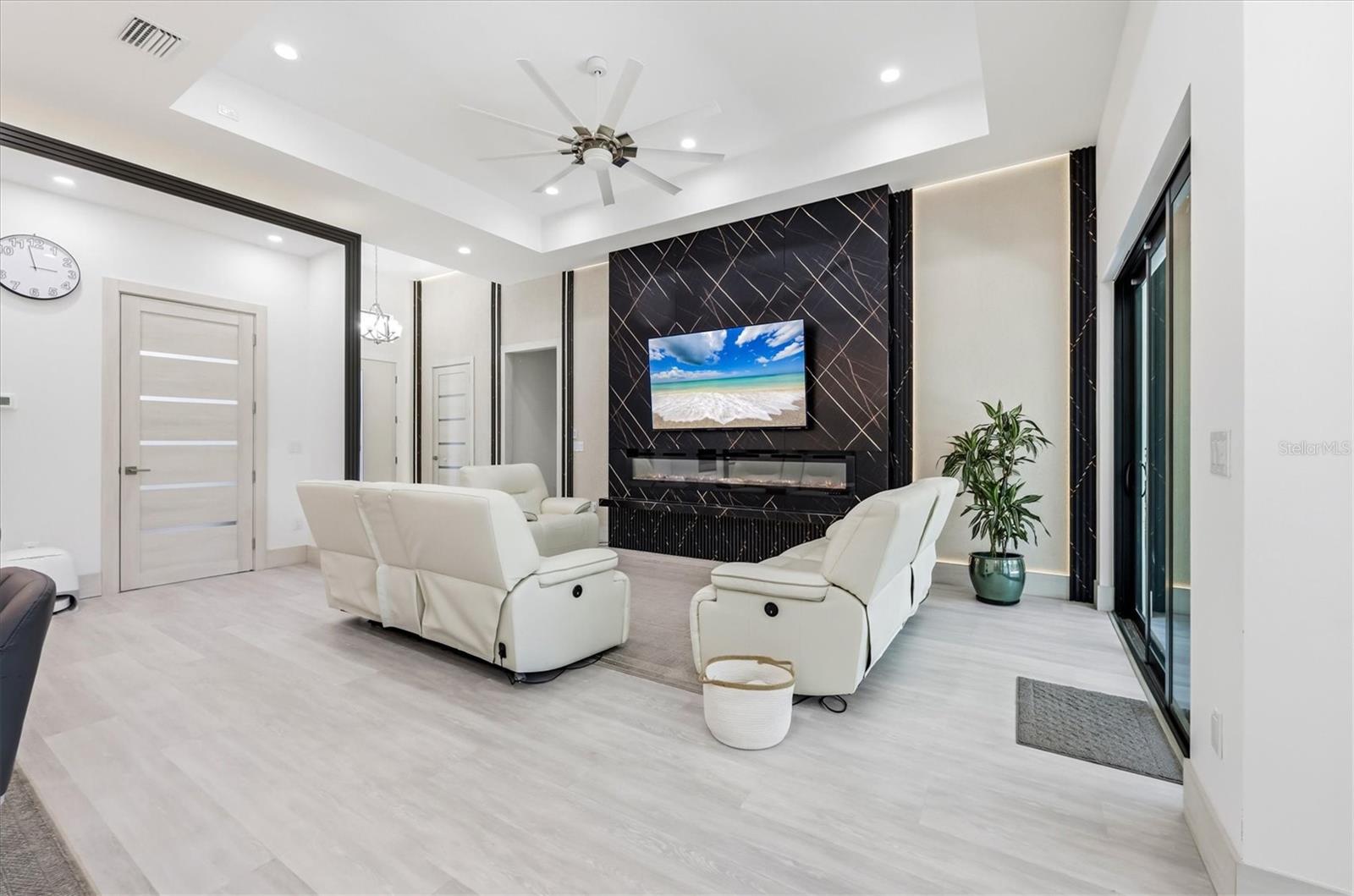 380 COWRY RD