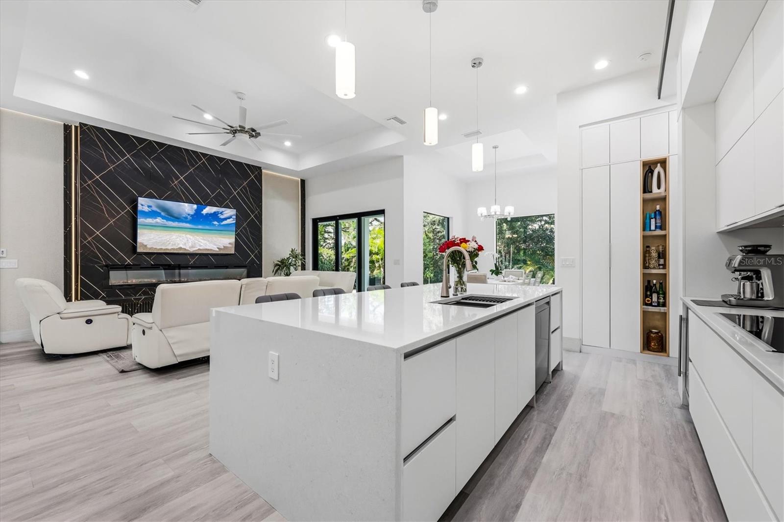 380 COWRY RD